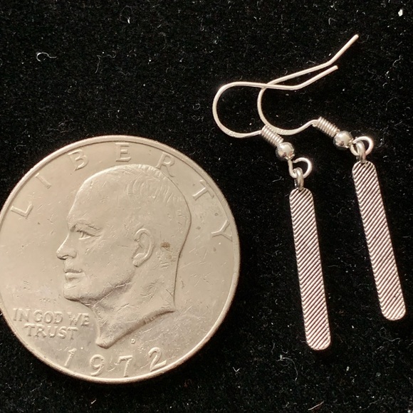 Earrings - Picture 2 of 4